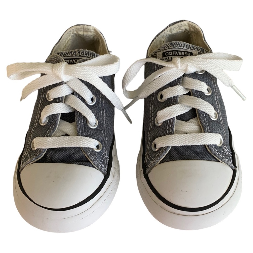 CONVERSE ALL STAR CHUCK TAYLOR GREY SNEAKERS. KIDS SIZE 8